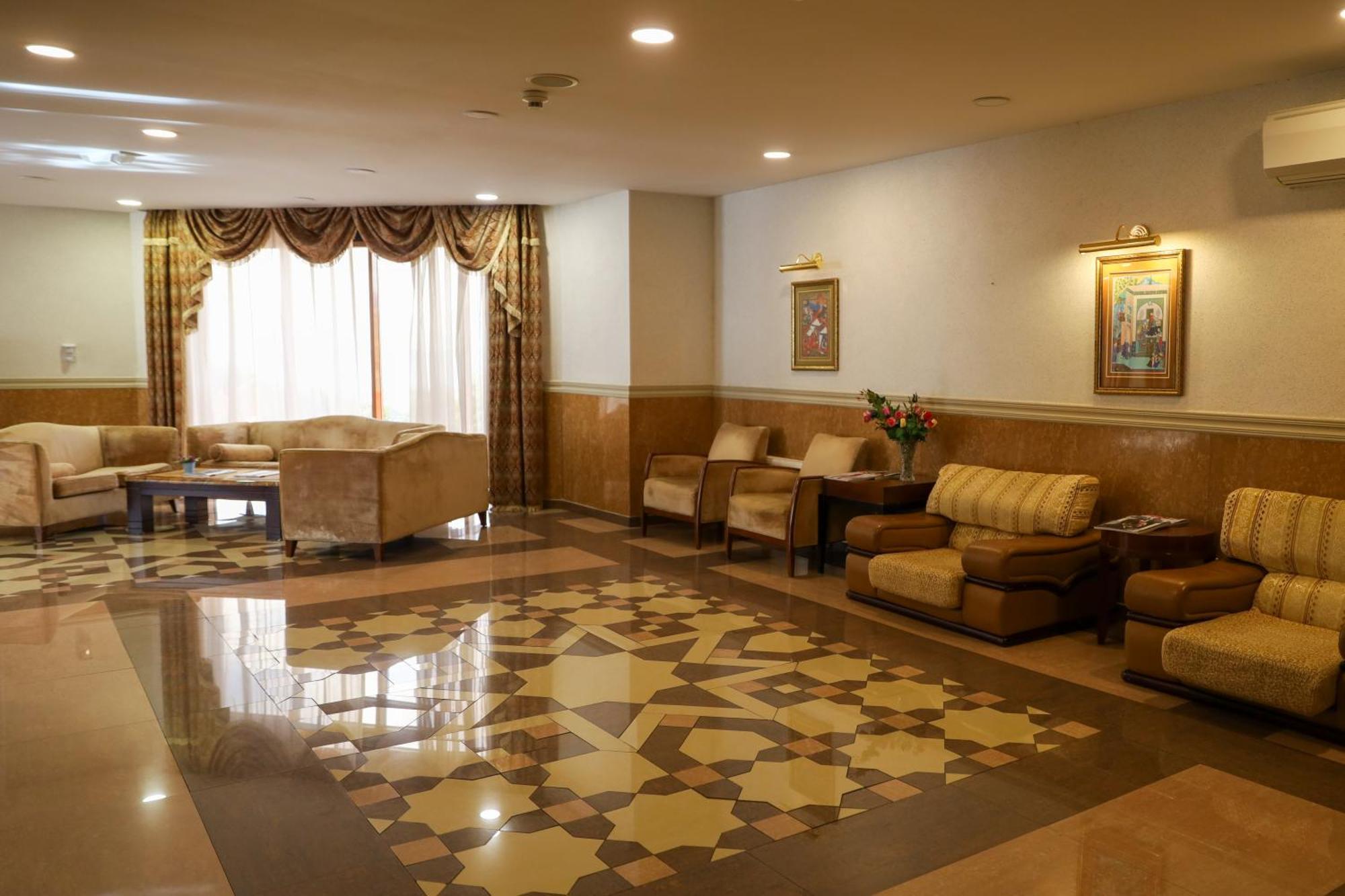 Palace 4*