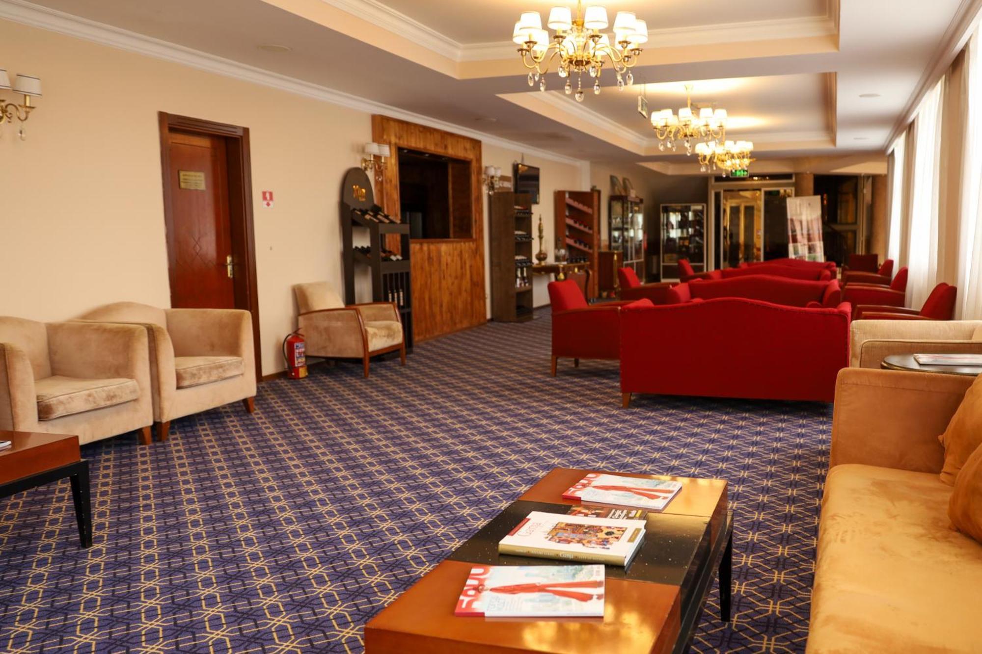 Palace 4*