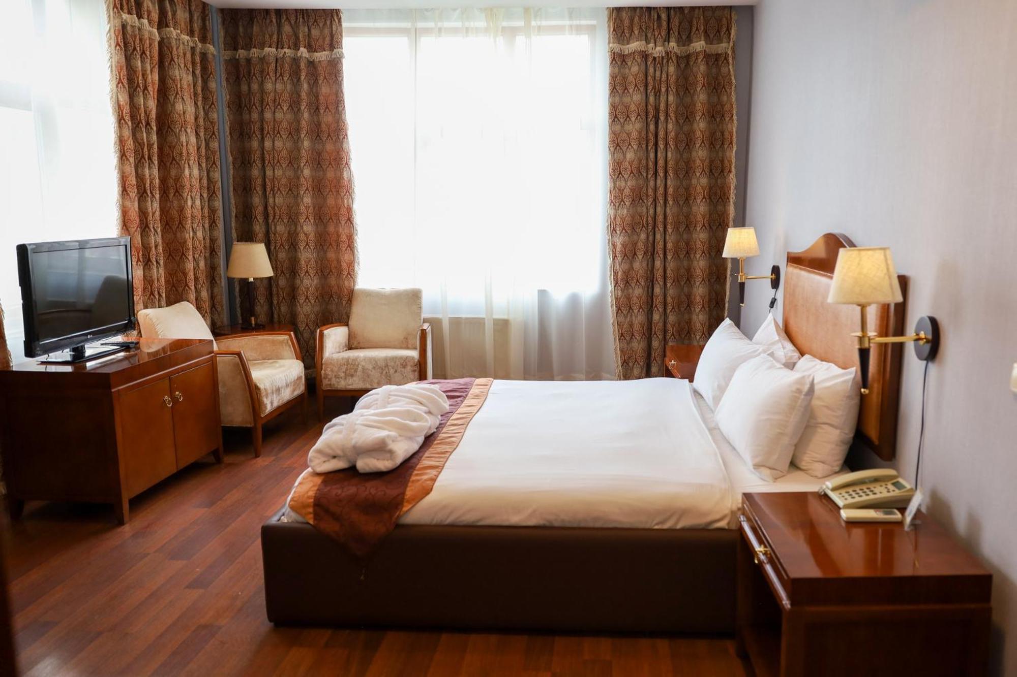 Palace 4*
